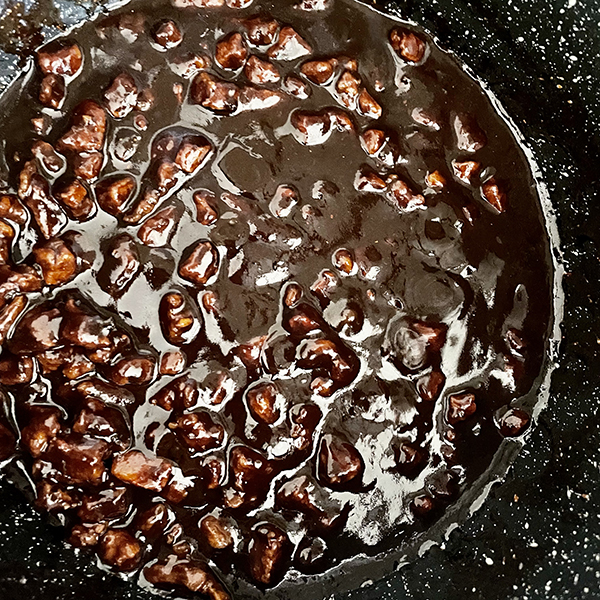 Zhajiang sauce bean paste in and simmer