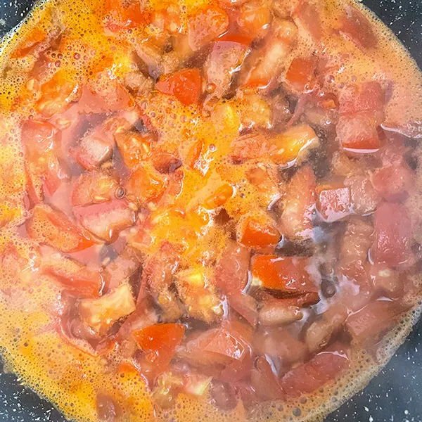 tomato egg drop soup egg in boil