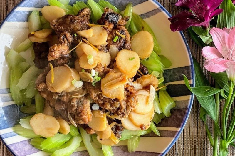 fried mushroom in oyster sauce ready to eat