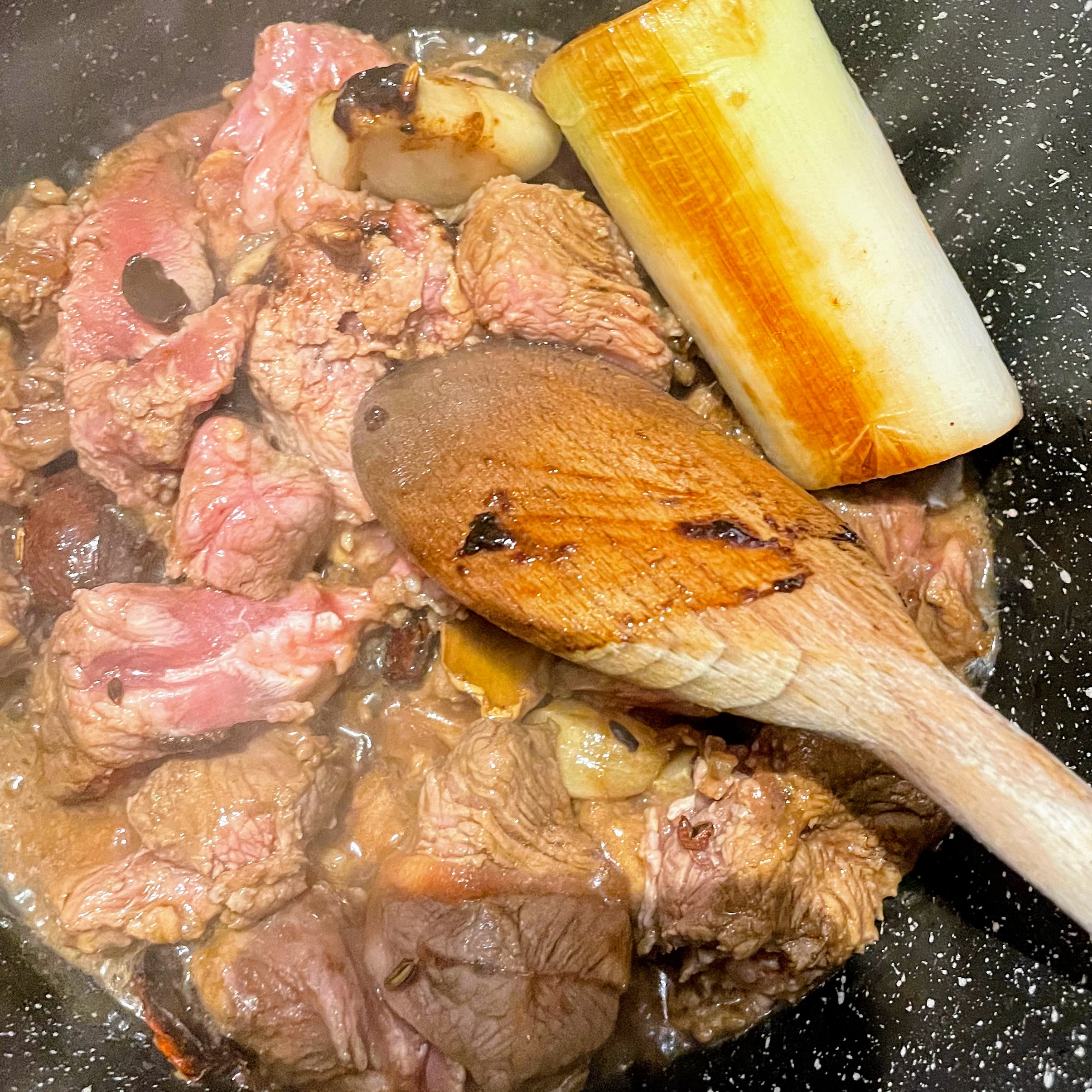 beef tomato soup noodles meat mix with spices