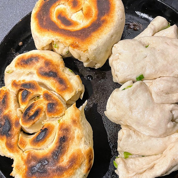 scallion bread cooking