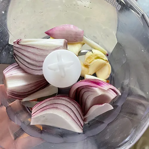 shumai onions and garlic in blender