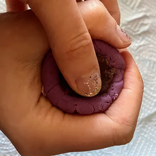 purple sweet potato jian dui push stuffing in