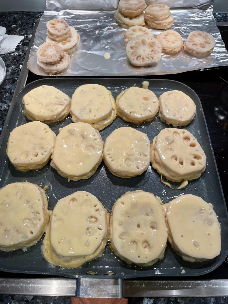 Assembled lotus root and pork sandwiches