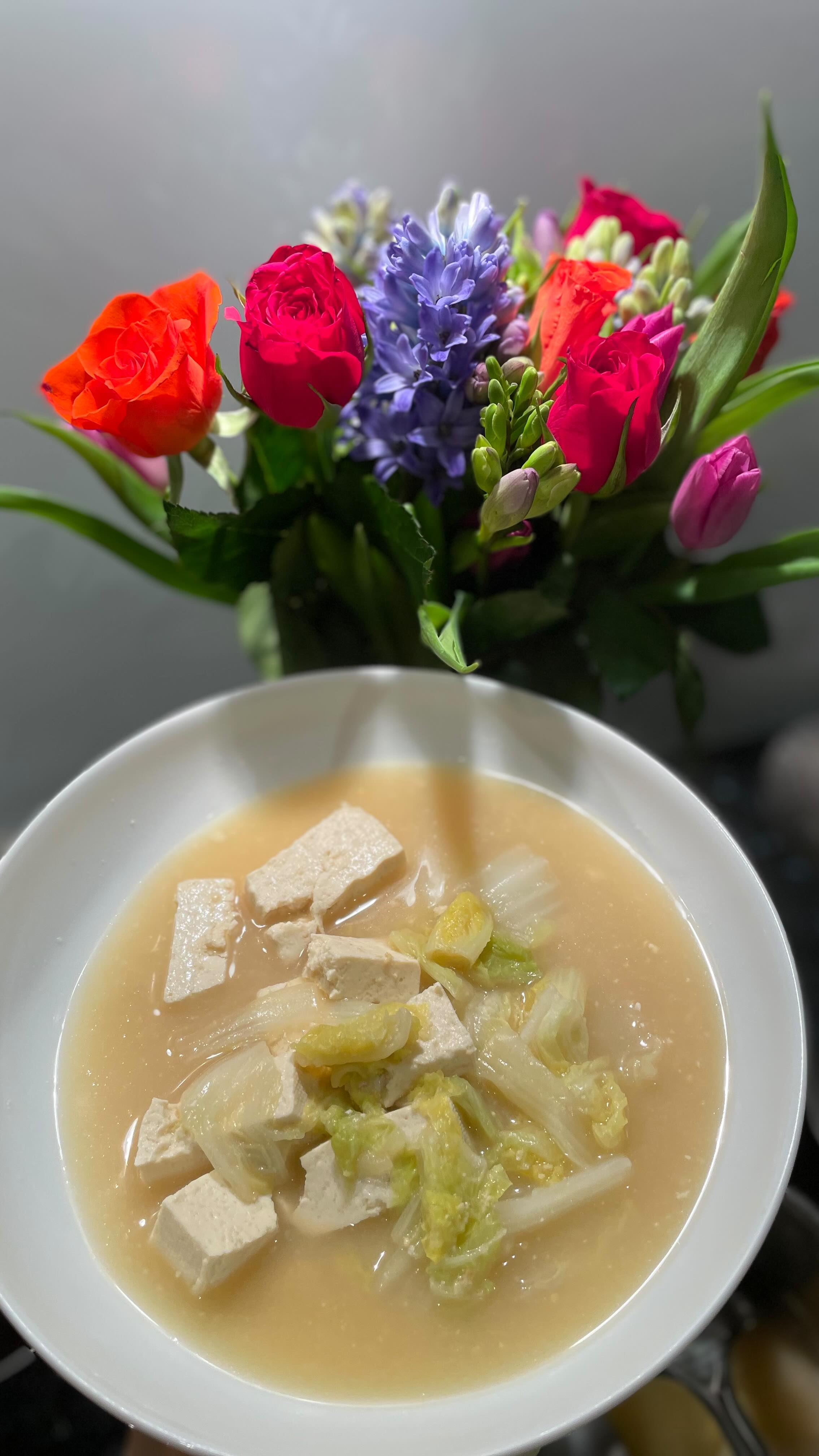 A light and hassle free dinner anyone? #miso #souprecipe #chinesefood #homecooking #veganfood #veganrecipe #vegitarianrecipe #healthylifestyle #tofusoup #tofurecipes